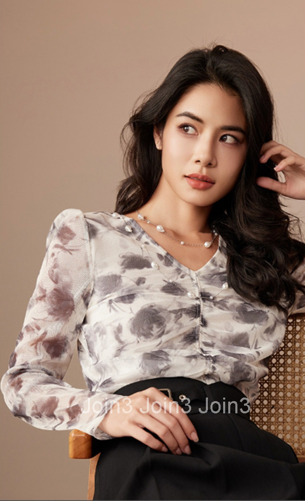 Summer New V-Neck Top Ruched Printed Base Shirt Versatile Long Sleeve T-Shirt for Women 2721