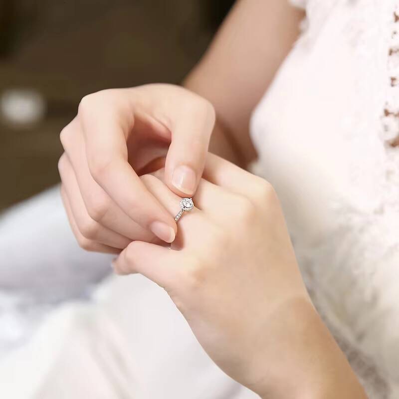 925 Sterling Silver Womens Wedding Ring 1ct 2ct Cut Moissanite Engagement Band with Four Claw Setting Full Diamonds Gift