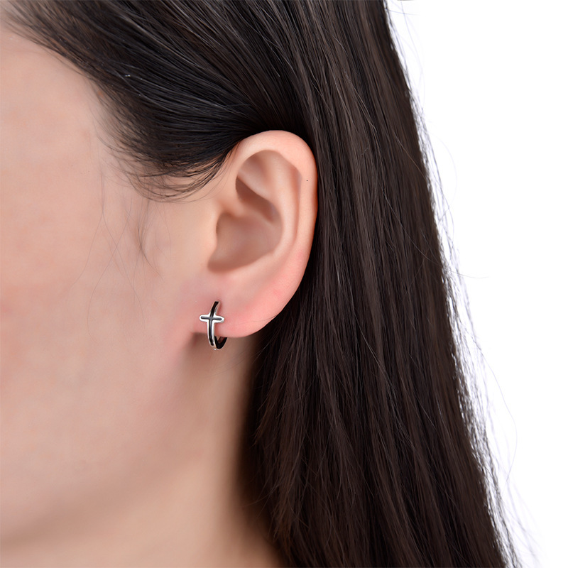 S Pure Sier Black Resin Cross Niche Minimalist Style Elegant Hoop Light Unisex Cool and Handsome Earrings Jewelry for Women