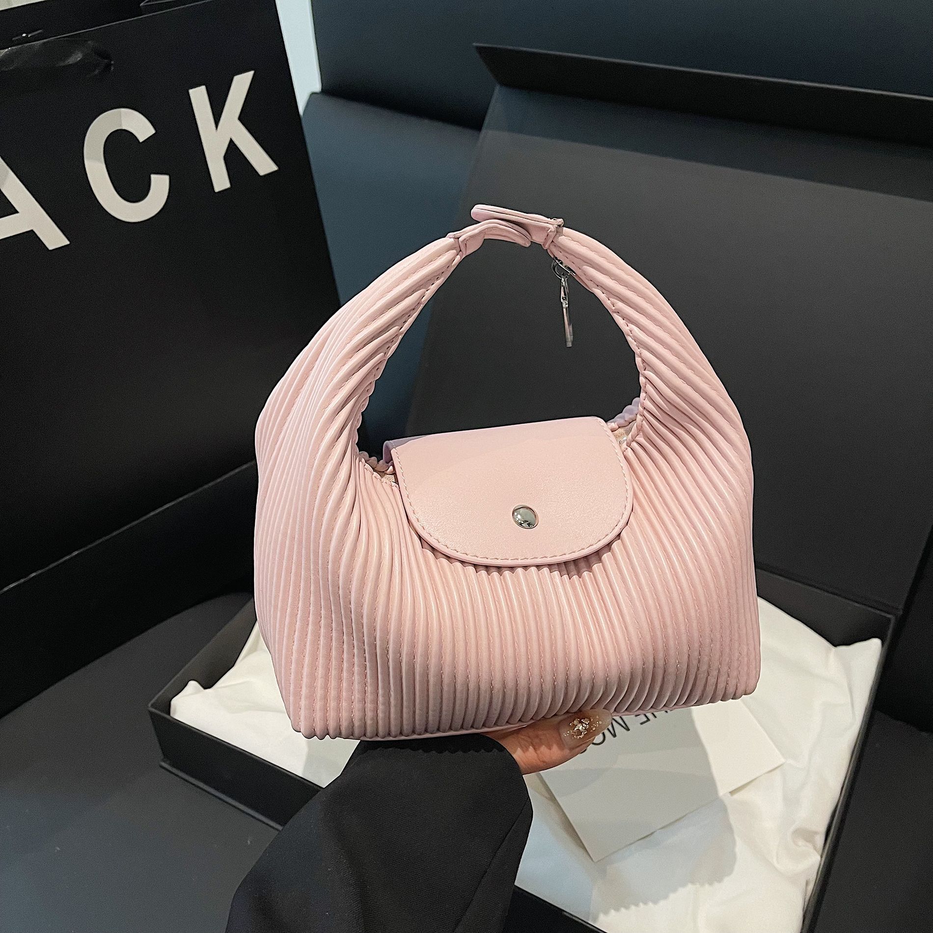 Luxury Brand Designer Bag Crossbody Bag Women's Bag 2025 New Dragon Bags Xiang Simple Commuting Pleated Trendy Versatile Shoulder Handbag