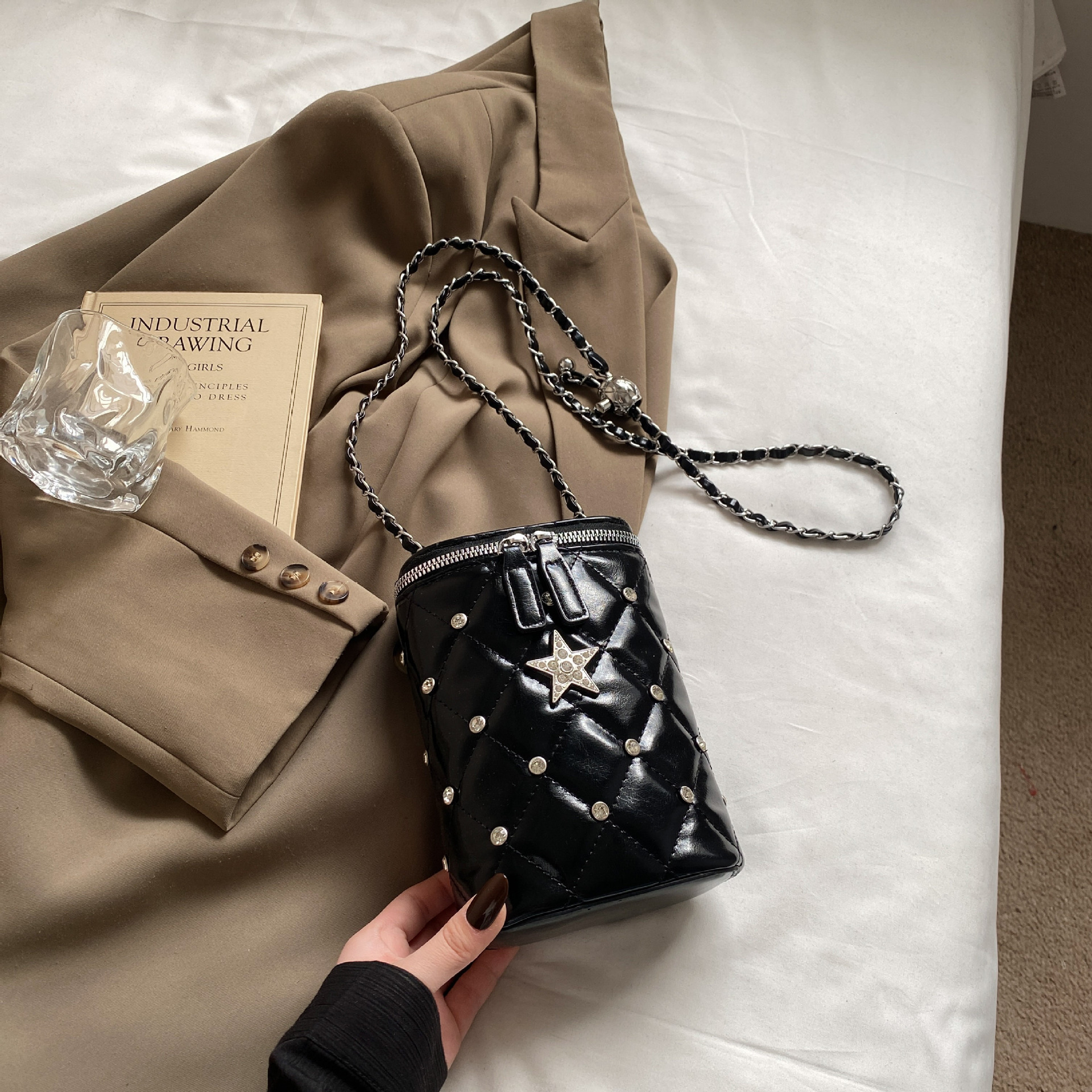 Luxury Brand Designer Bag Korean Style Fashion Small Style Cylinder Bag Quilted Chain Lock Bag Women Box Bag High-End Versatile Crossbody Bag