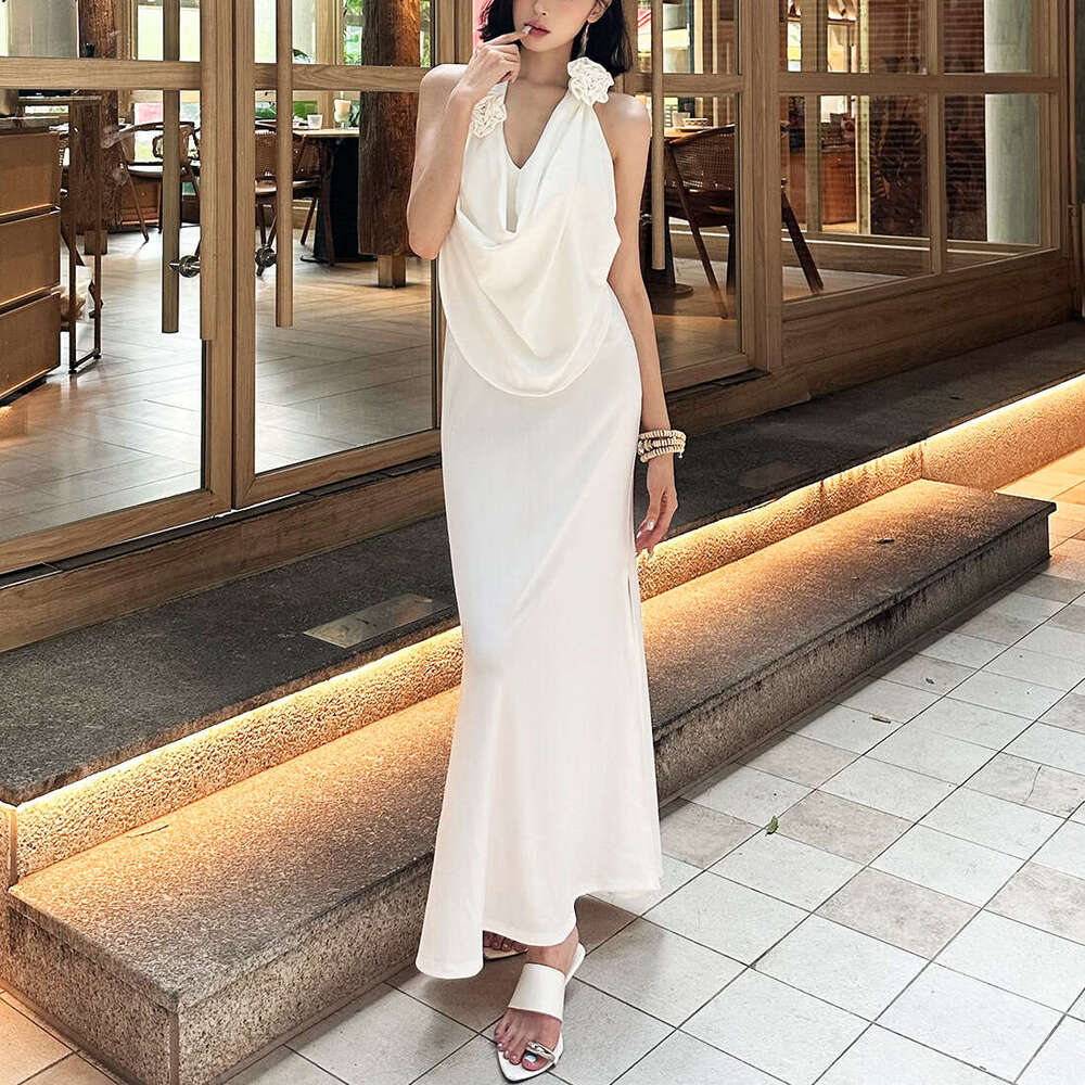 2025 Summer New Halter Deep V Sexy Slim Fit Elegant Sleeveless Three-Dimensional Floral Versatile Women's Dress 509