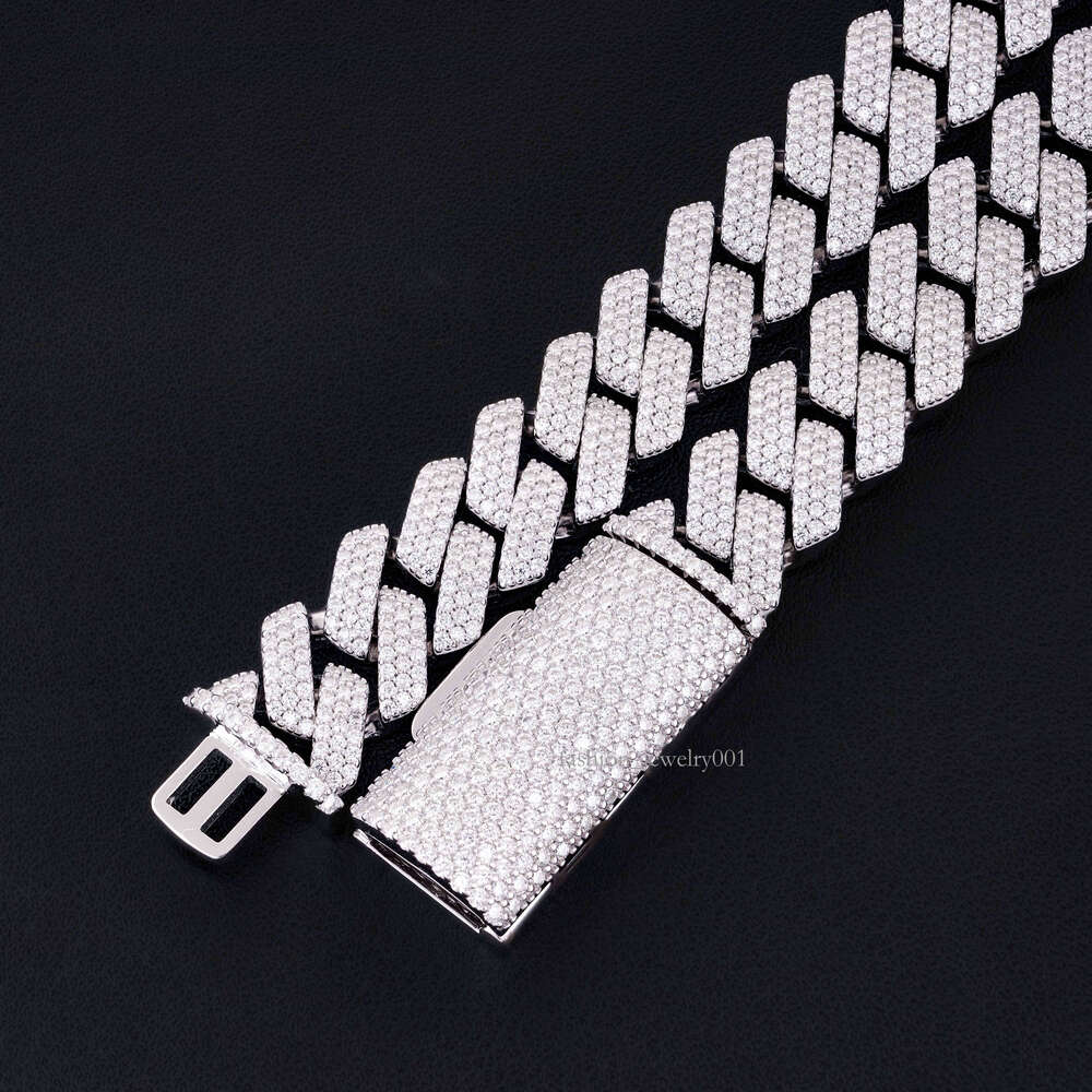 Customized necklace Miami style, using Silpas diameter testing technology, VVS grade sapphire material, Cuban chain connection design, free shipping