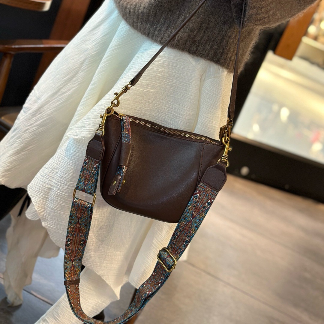 designer bag Genuine Leather Internet Hot-Selling Small Bag for Women 2025 New Single Shoulder Bag Underarm Bag Fashion Cowhide Crossbody Bag Handbag 