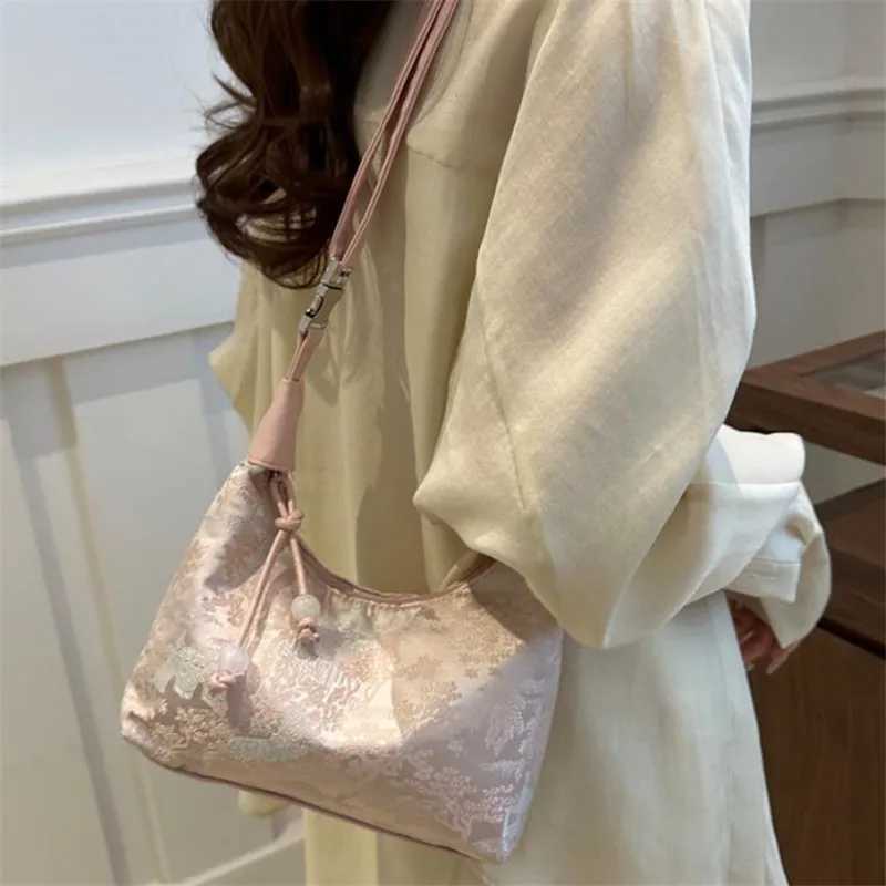Chic Trend for Women Light Simple Shoulder Crossbody Bags with Large Capacity for Women Portable Phone Bag and Coin Purse Y250725