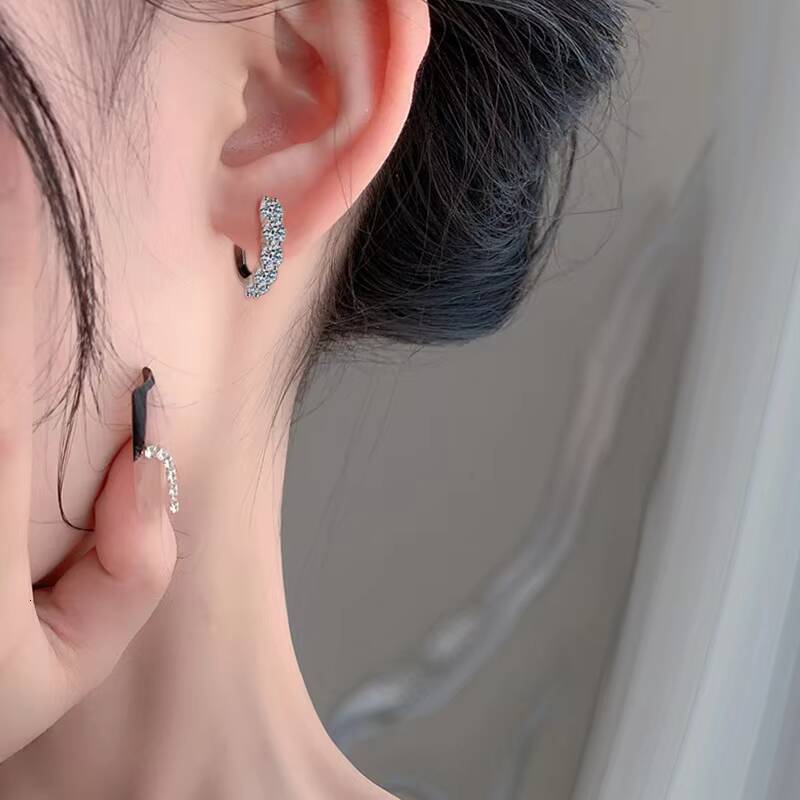 925 Silver Moissanite Earrings Elegant Cross-Border Jewelry for Hot Sale Fashionable Pure Silver Ear Studs