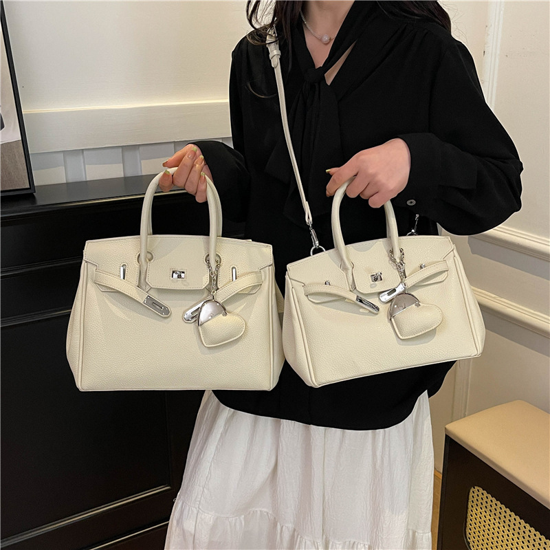 Minimalist Series Women's Designer Handbag 2025 New Fashionable Large Capacity Women's Outdoor Handbag Network Celebrity Same Style Bag Banq