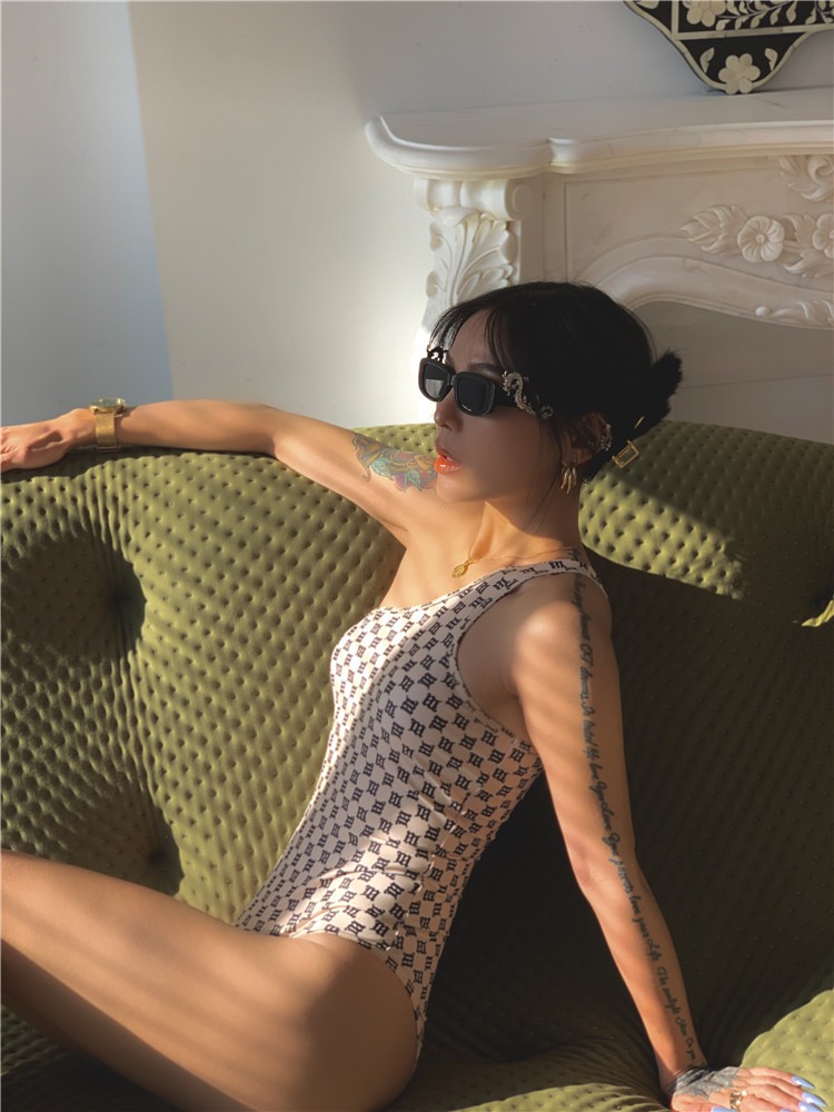 Elegant High Slit & Slim Fit Single Strap Bikini Top w/Graphic Patterned Bottom beachwear