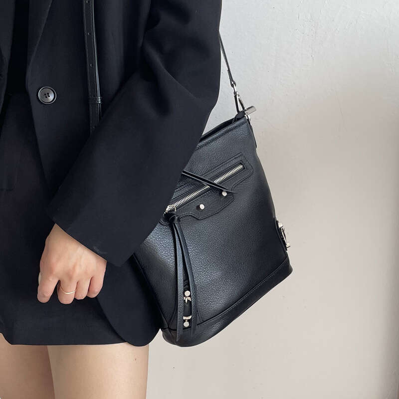 High-End Bucket Crossbody New Trend Genuine Leather Shoulder Large Capacity Commuter Tote Bag Women Cowhide