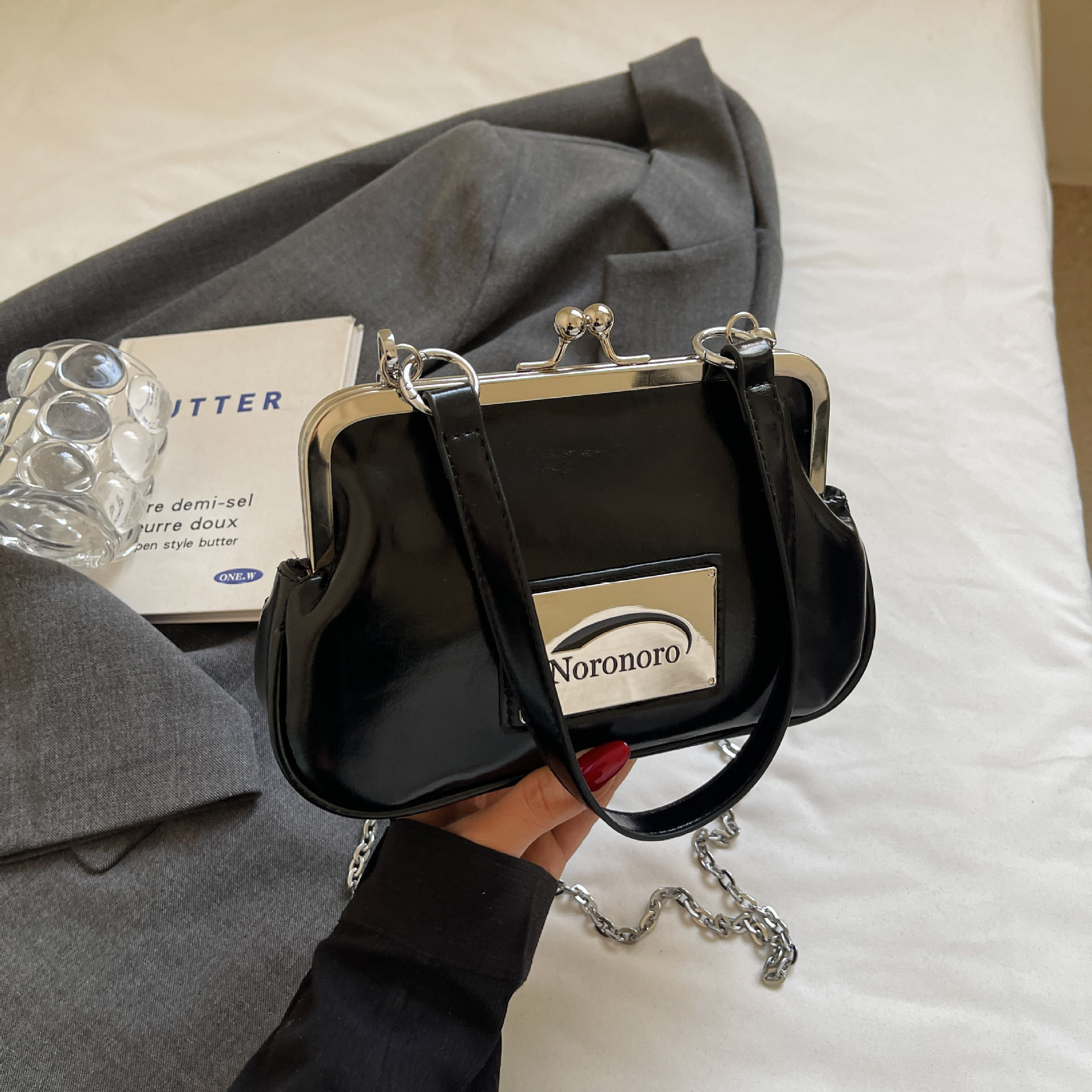 Luxury Brand Designer Bag ABS Hard Shell Makeup Box Bag Clip Coin Purse Ins Trendy Single Shoulder Crossbody Bag Niche Sweet Handbag For Women