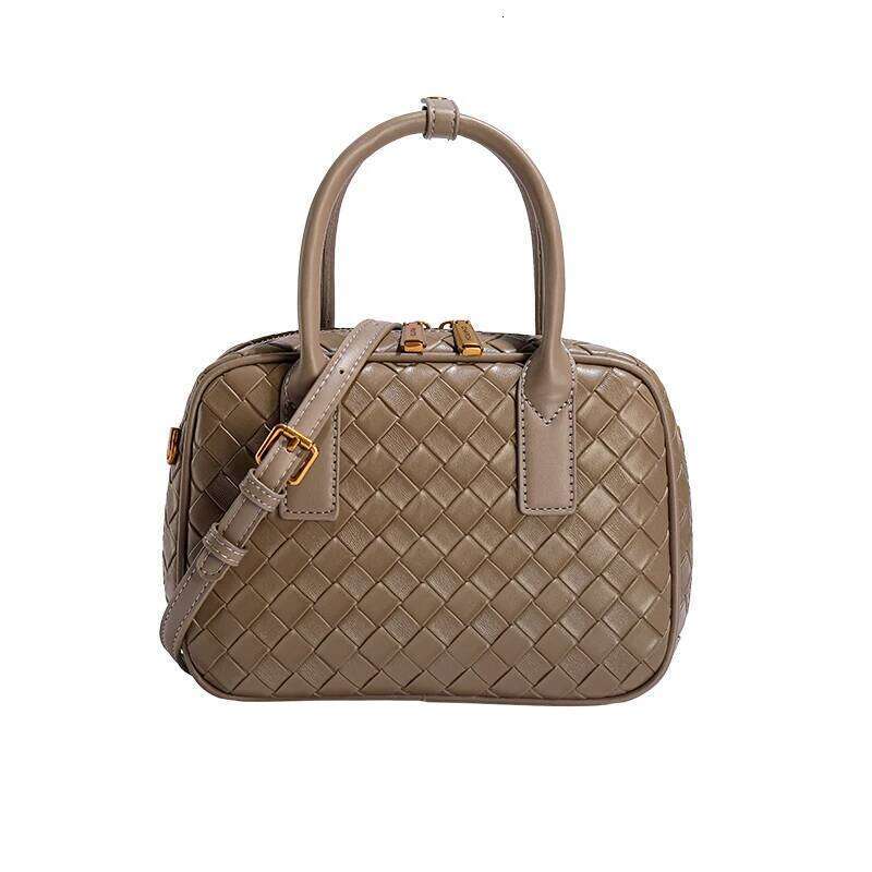 Minimalist Unique Leisure Stylish Bag Women Casual Woven Simple Vintage Fashionable Trendy Design Pu Material Crossbody Handbag