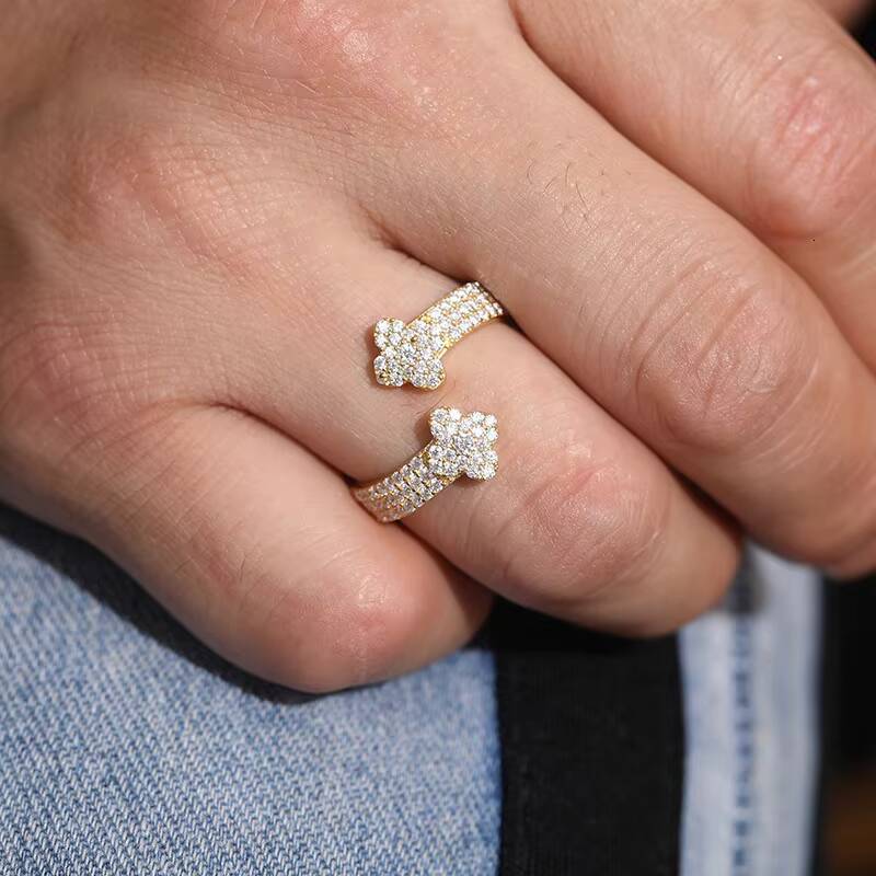 Elegant S925 Sterling Silver D Color VVS Gem Fine Jewelry Womens Moissanite Clover Ring with Lucky Flower Design