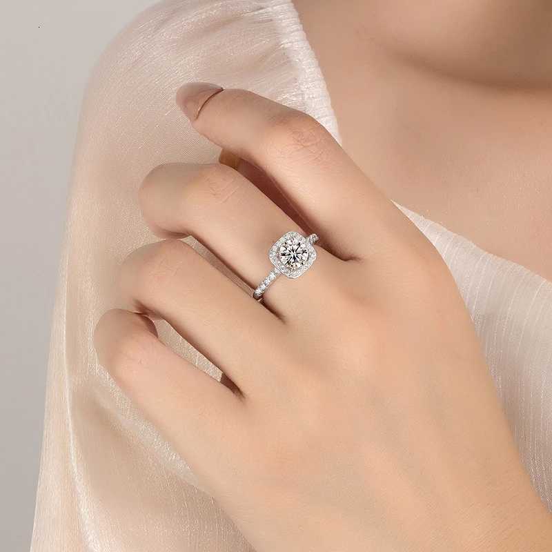 PERFANY 0.5/1/2CT Womens Moissanite Ring S925 Pure Silver Four Claw Square Wedding Ring Fashion Wedding Jewelry W250417