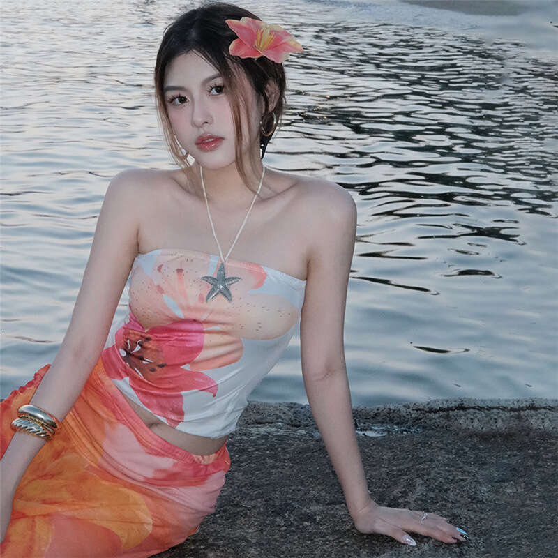 2025 Summer INS Style Slim Fit Versatile Printed Sleeveless Backless Sexy Tube Top for Women f10
