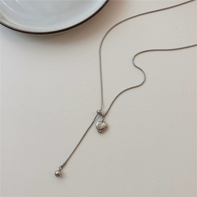 Minimalist Sier Heart Pendant Necklace for Women Spring Summer Light High-end Pull-out Long Sweater Chain Accessory Jewelry for Women