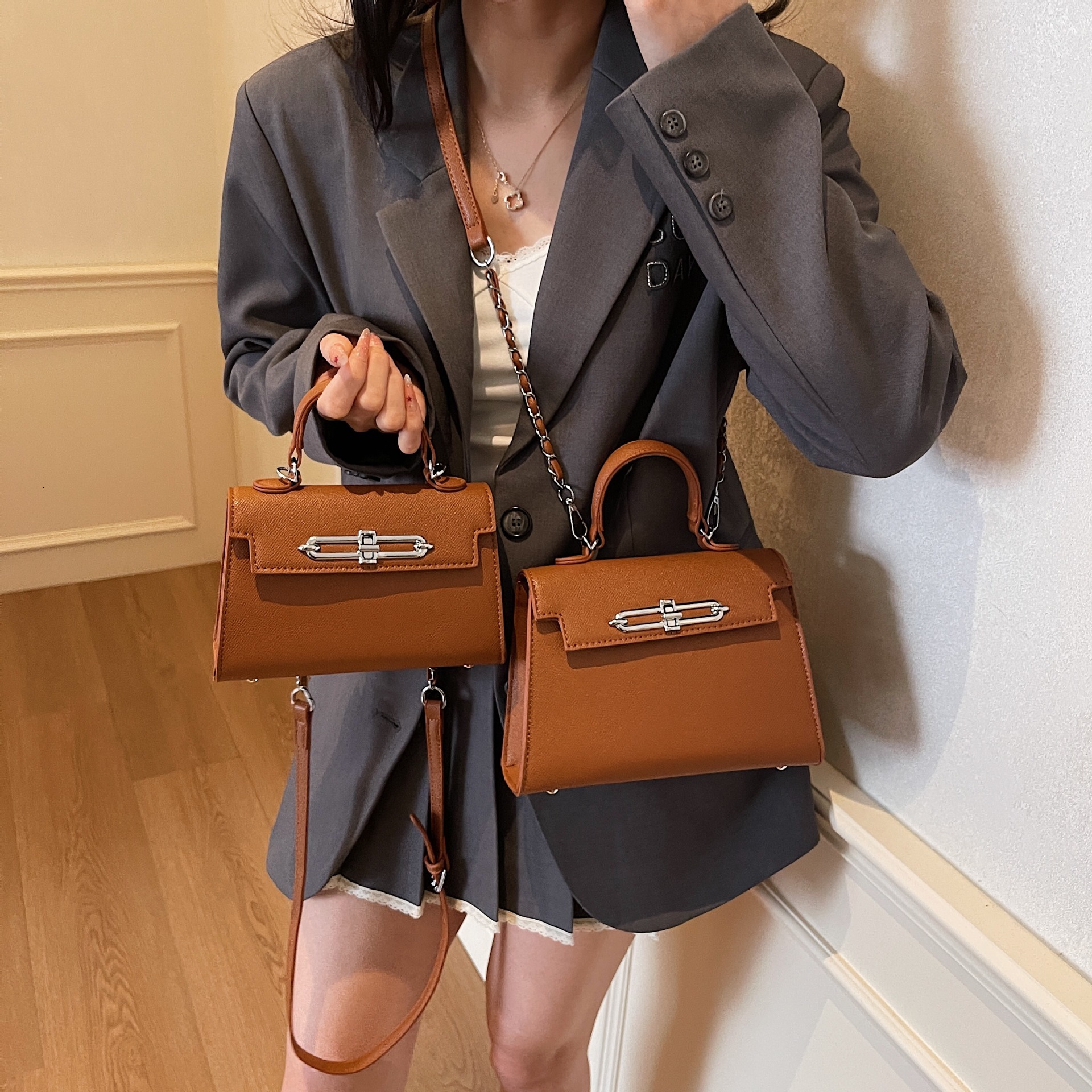 2025 Summer New Women's Shoulder Bag Mini Niche Design Handbag Mini Handheld Summer New Women's Crossbody Bag Summer New Designer Bag