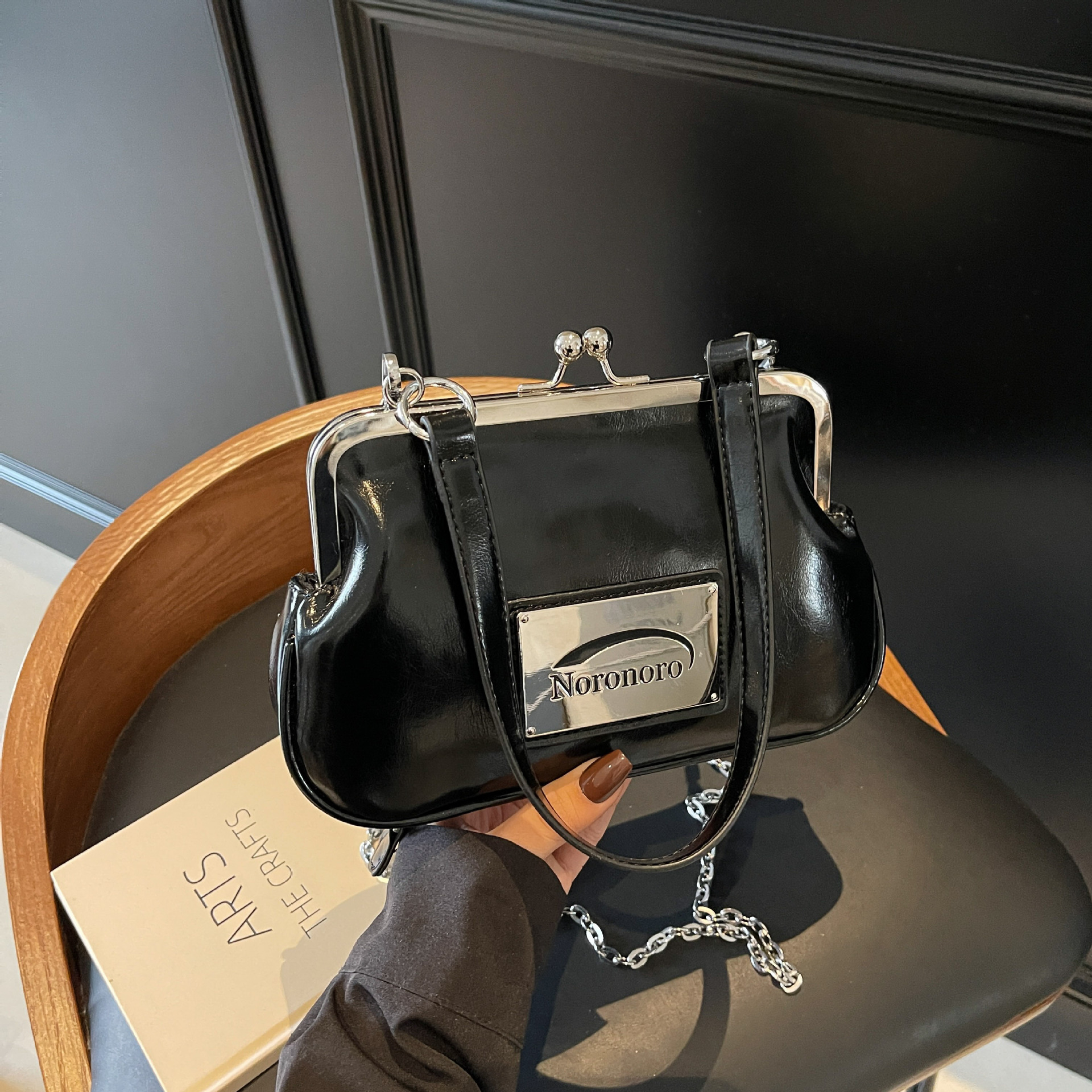 Luxury Brand Designer Bag ABS Hard Shell Makeup Box Bag Clip Coin Purse Ins Trendy Single Shoulder Crossbody Bag Niche Sweet Handbag For Women