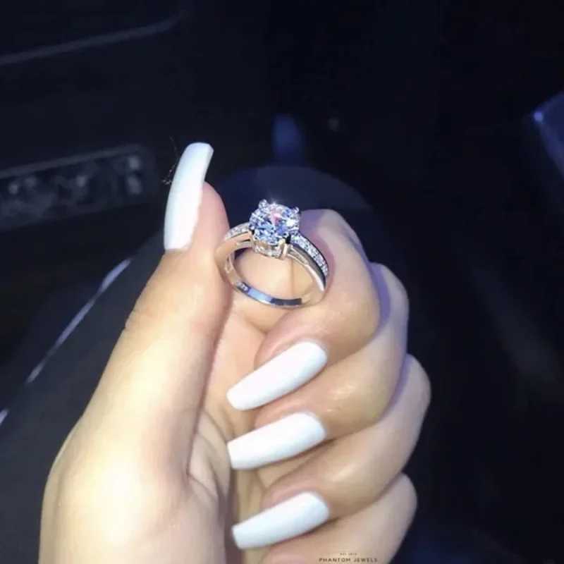 Luxury womens fashion wedding ring set fashionable silver inlaid white zircon engagement ring W250417