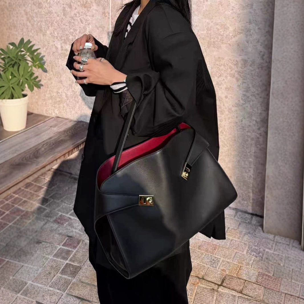 Top quality Brand High Quality Style Free Delivery Designer Bag Trendy Fashion Square Color-Block Casual Commuter Handbag Shoulder Bag Free Delivery D