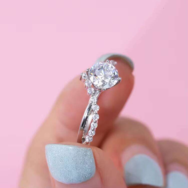 Trendy Jewelry Round Shape 1.0 Moissanite Dia Gold Wedding Rings Women