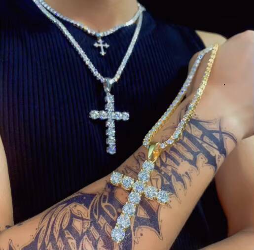 925 Silver Inlaid VVS Moissanite Pendant New Hip Hop Fashion Personality Necklace with Clavicle for Europe and United States