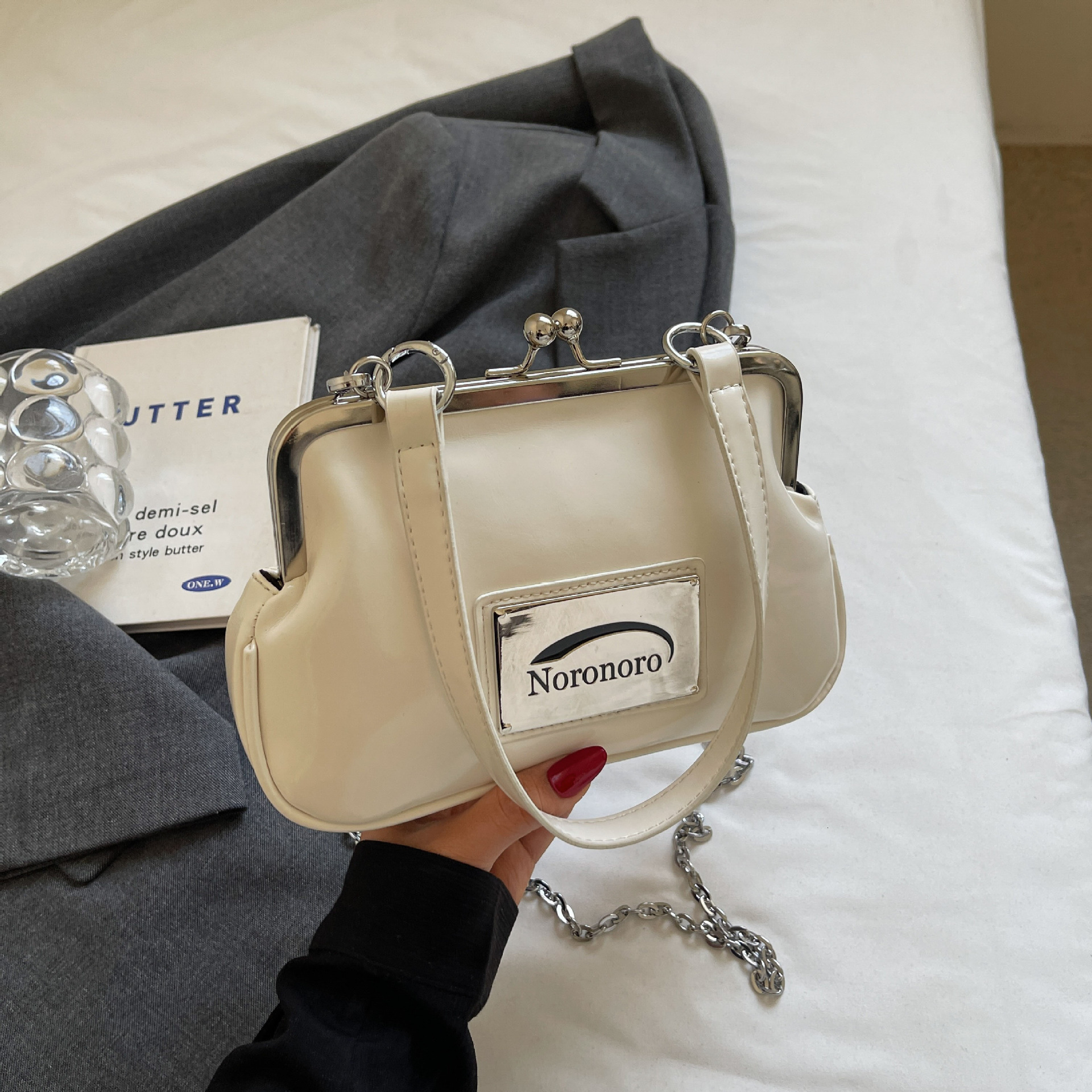 Luxury Brand Designer Bag ABS Hard Shell Makeup Box Bag Clip Coin Purse Ins Trendy Single Shoulder Crossbody Bag Niche Sweet Handbag For Women