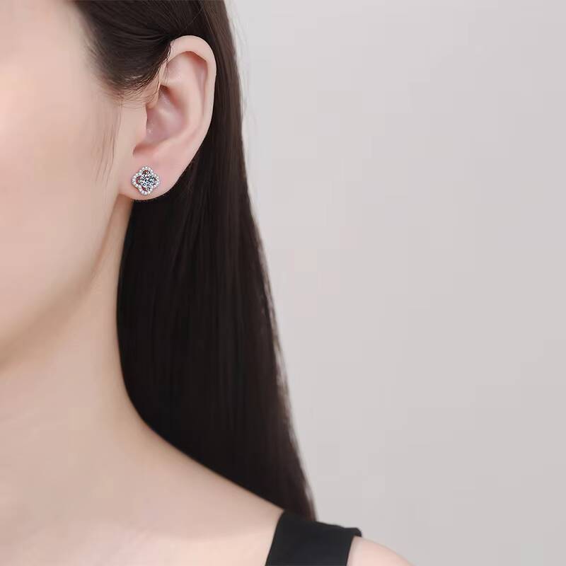 Qimei 925 Sterling Silver Ladies Moissanite Earrings Trendy Earrings 2024 Moissanite Stud Earrings