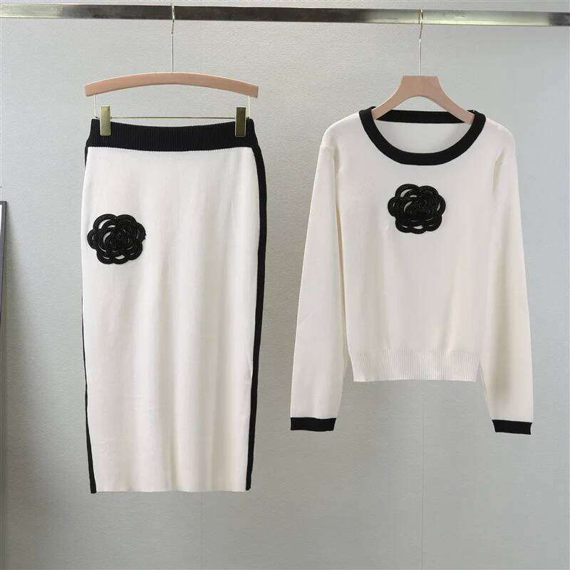 Designer Leisure High Quality 2025 Autumn Winter New Women's Small Fragrant Wind Wool Knitted Top Half Skirt Two piece Set for Women