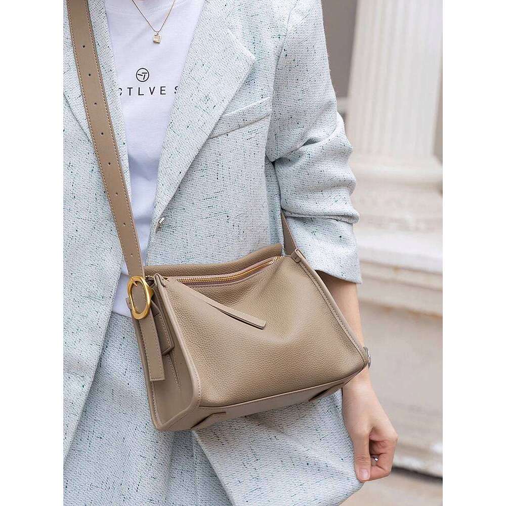 YANATARI Vintage Messenger Cowhide Leather Soft Leather Large Capacity Minimalist Crossbody Women Female Bag 25075-26