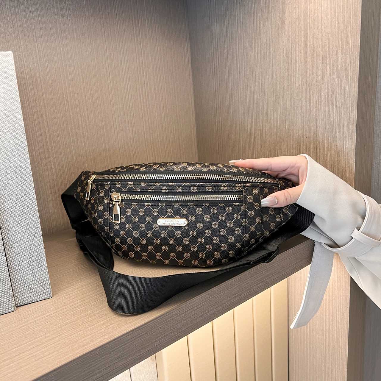 Mens Fanny Pack Unisex Lightweight Sports Cycling Waist Bag Classic Small Shoulder Bags for Men Belt Pouch Phone Bag M Y250724