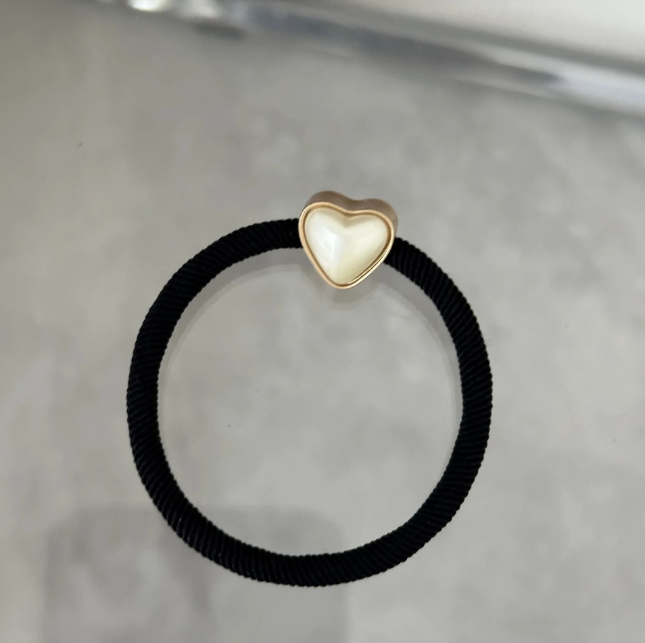Elegant Love Clover Design Women's Hair Ties - Gentle Pearls & Soft Elastics for Everyday Use