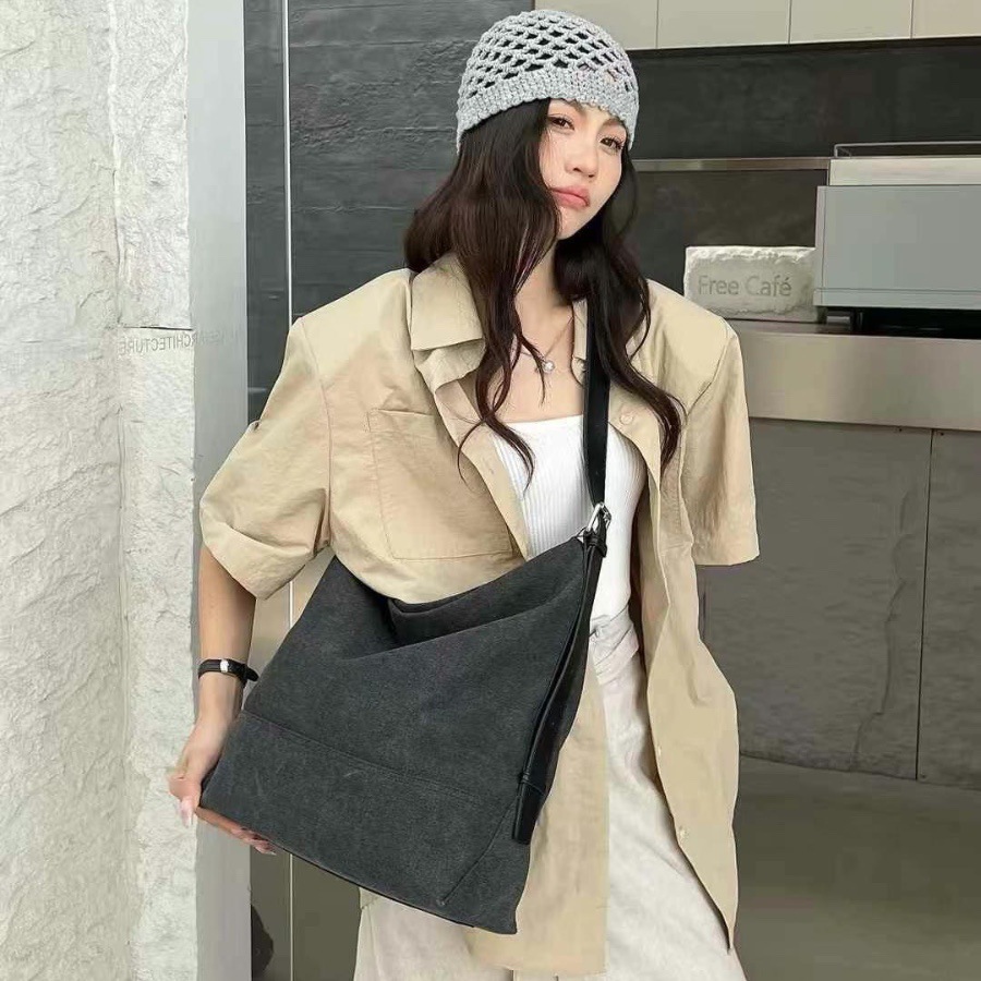 H42 Lazy Chic One-Sided Strap Messenger Pouch Crafted from Premium Disheveled Fabric