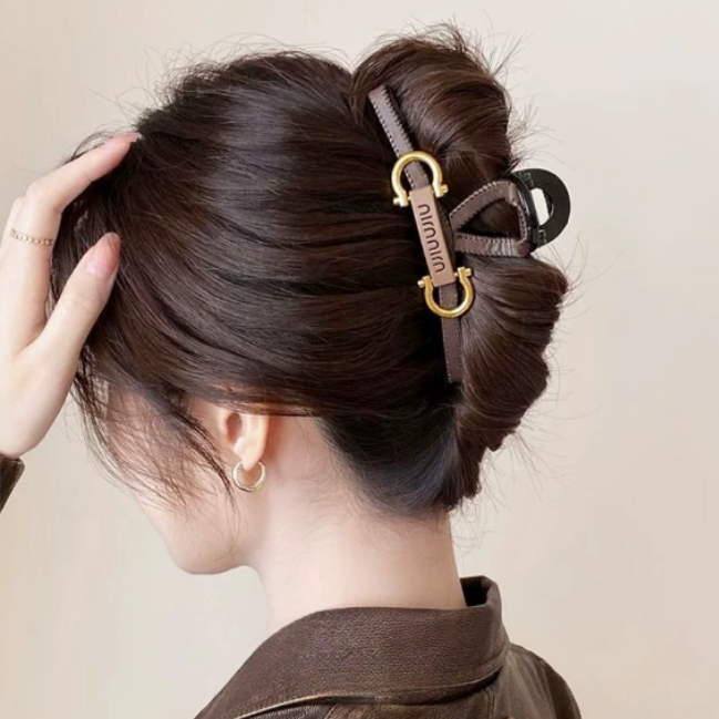 Elegant leather high-end style large shark clip new style hair clip women's light luxury and fashionable back head plate hair clip