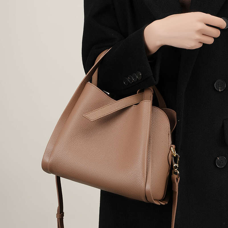 New Designer Luxury Handbag Women 2025 New Style Basket for Mom Elegant Crossbody Cowhide Bucket Bag