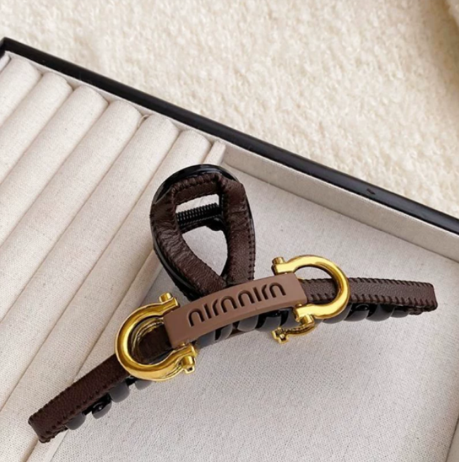 Elegant leather high-end style large shark clip new style hair clip women's light luxury and fashionable back head plate hair clip