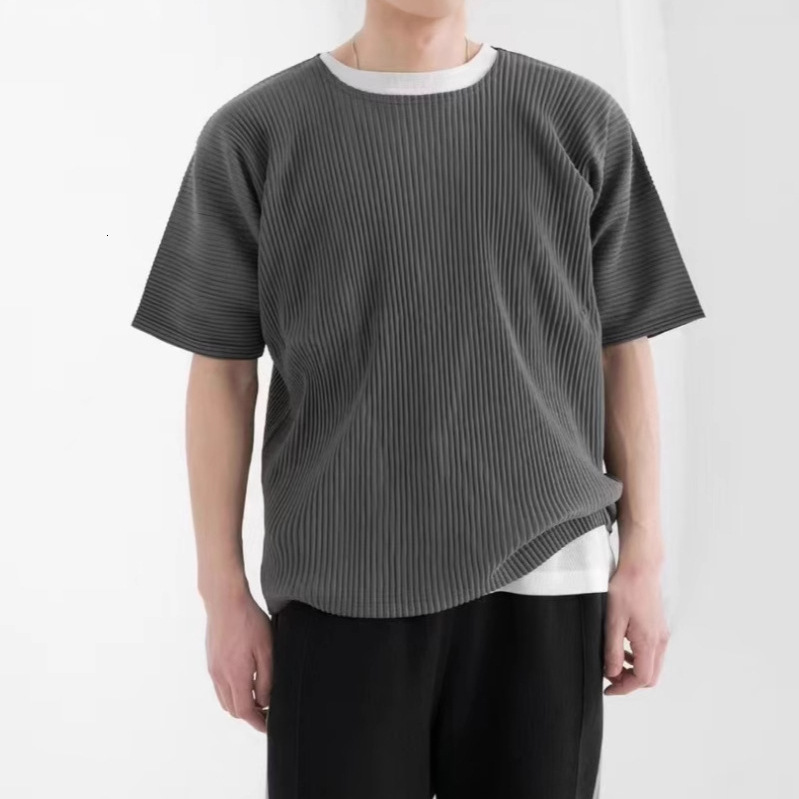 Miyake Pleated T Shirt For Men Summer Clothes Short Sleeve Plain T-Shirt Fashion Black Shirts Round Collar Sports Top 240311