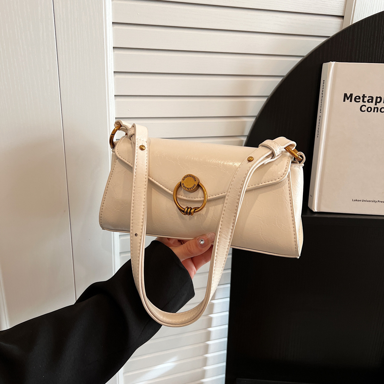 2025 autumn new crossbody bag French niche design fashion trend versatile underarm small square bag women's shoulder bag designer bag