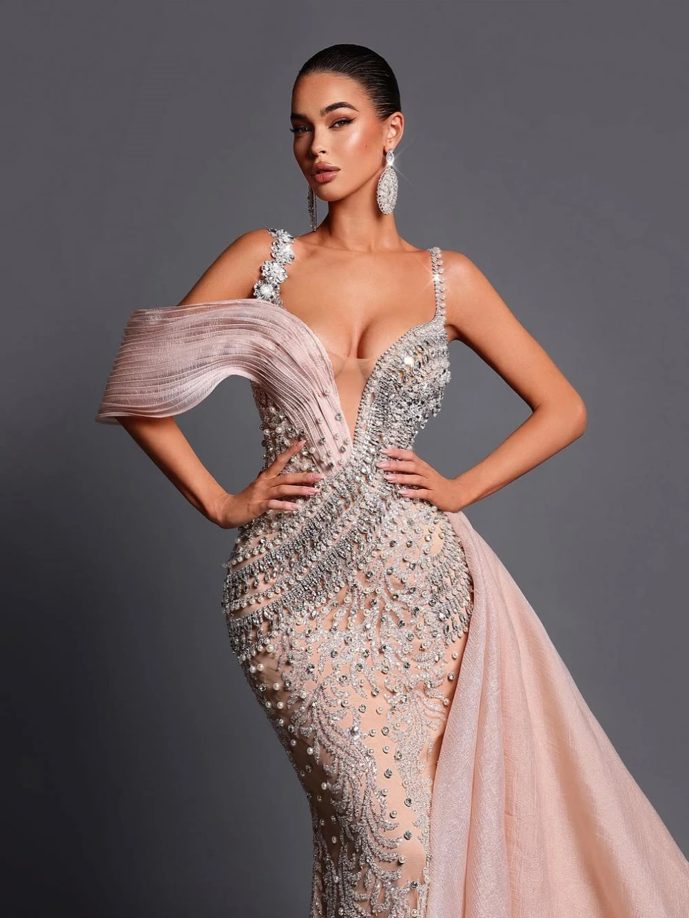 Elegant Sequined Lace Evening Dresses Customized Sexy Beaded Crystal Sleeveless Prom Dress Side Train Floor Length Party Gown