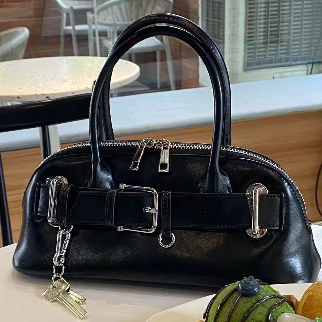 Top quality Brand High Quality New Style Free Delivery Designer 2025 Spring New Belt Buckle Half Moon Fashion Genuine Leather Handbag New Free Deliver