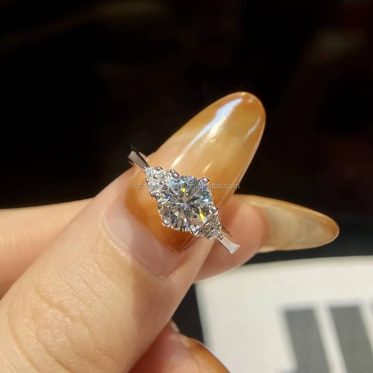 Simple Classic 1ct Moissanite Diamond Ring 925 Sterling Silver With 18K White Gold Fashion Jewelry for Women Wedding and Parties