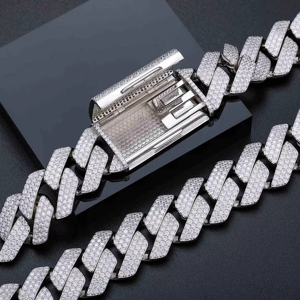 Luxury 22mm Ice Out Hip Hop Moissanite Diamond Cuban Chain Elegant 22mm Moissanite Jewelry for Women