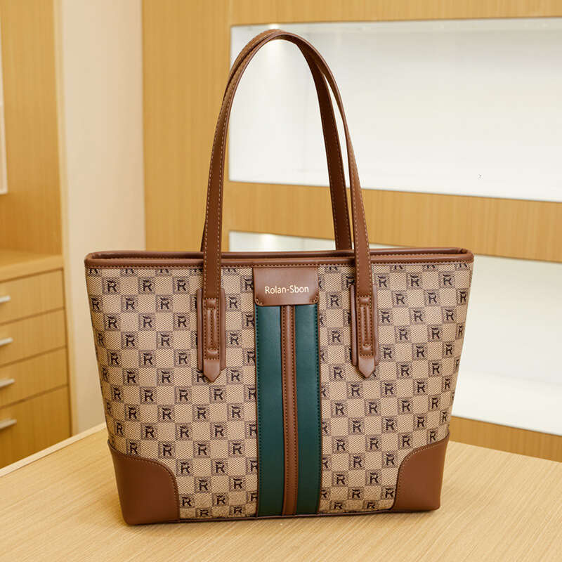 New Designer Luxury Underarm Tote bag Versatile Handbag Large Capacity Women's Shoulder Bag Fashion Commuter