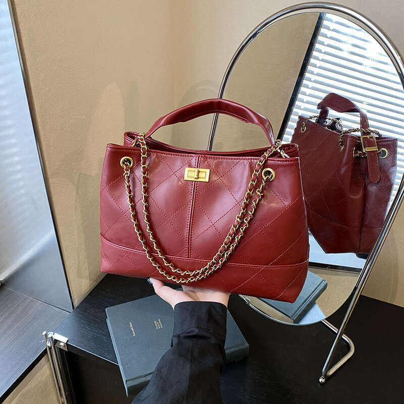 Chanel Style Quilted Chain Underarm for Women Summer Fashionable High-end Commuter Shoulder Crossbody Bag