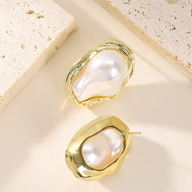 Fashionable Exquisite Design Baroque Irregular Pearl Stud Earrings for Women with a Sense of and Sier Needle Ear Jewelry