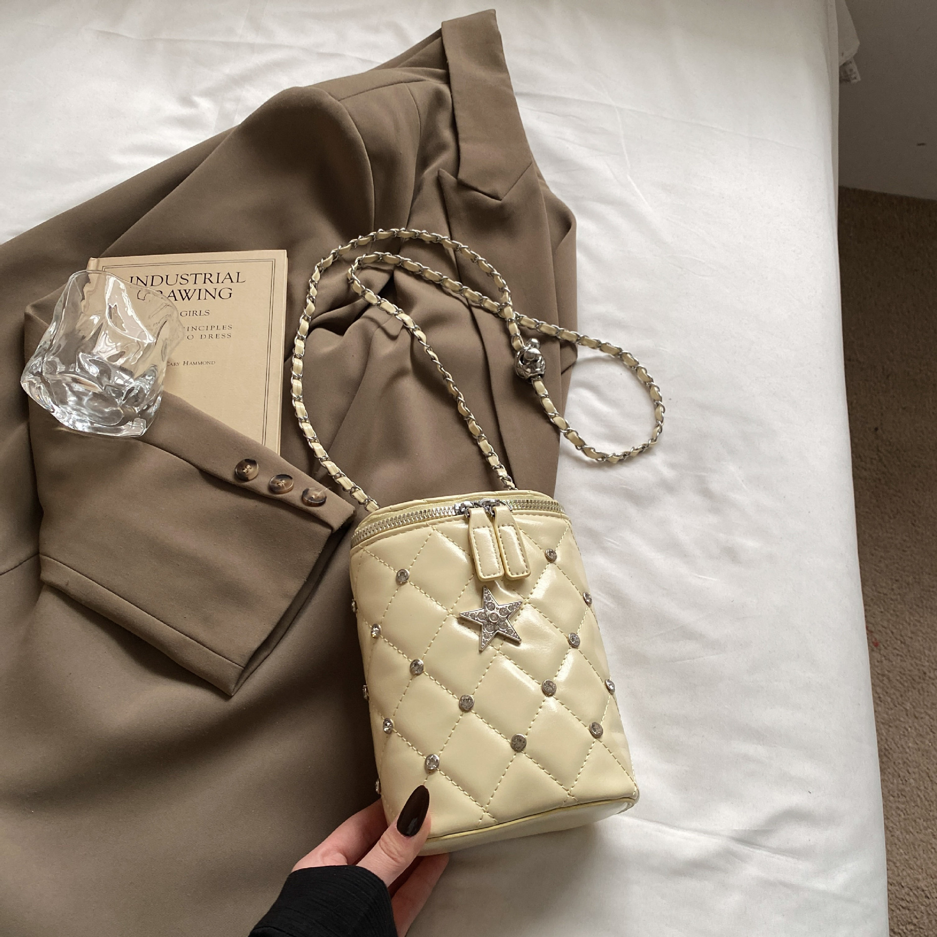 Luxury Brand Designer Bag Korean Style Fashion Small Style Cylinder Bag Quilted Chain Lock Bag Women Box Bag High-End Versatile Crossbody Bag