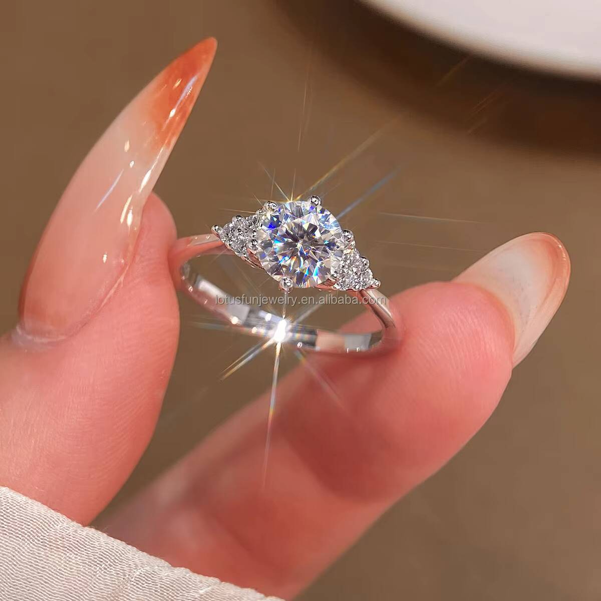 Simple Classic 1ct Moissanite Diamond Ring 925 Sterling Silver With 18K White Gold Fashion Jewelry for Women Wedding and Parties