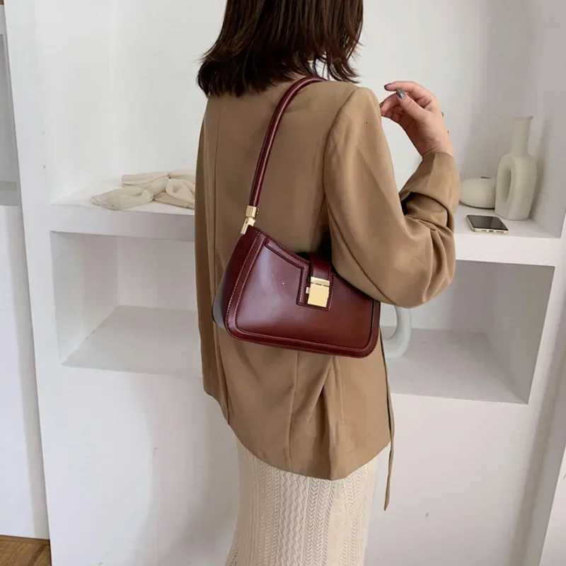 Shoulder Bags for Women Solid Color PU Leather 2023 Trend Lock Handbags Small Purse Hand Lady Designer Zipper Cluh Y250725