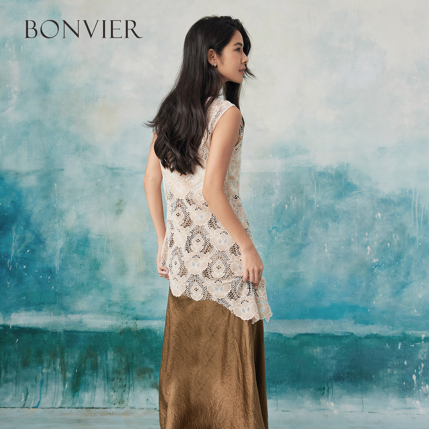 2025 Summer New Irregular Medium-Length Tops Women French Hollow High-grade Lace Shirt 6112864