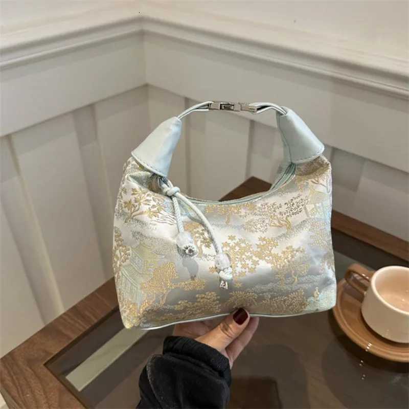 Chic Trend for Women Light Simple Shoulder Crossbody Bags with Large Capacity for Women Portable Phone Bag and Coin Purse Y250725