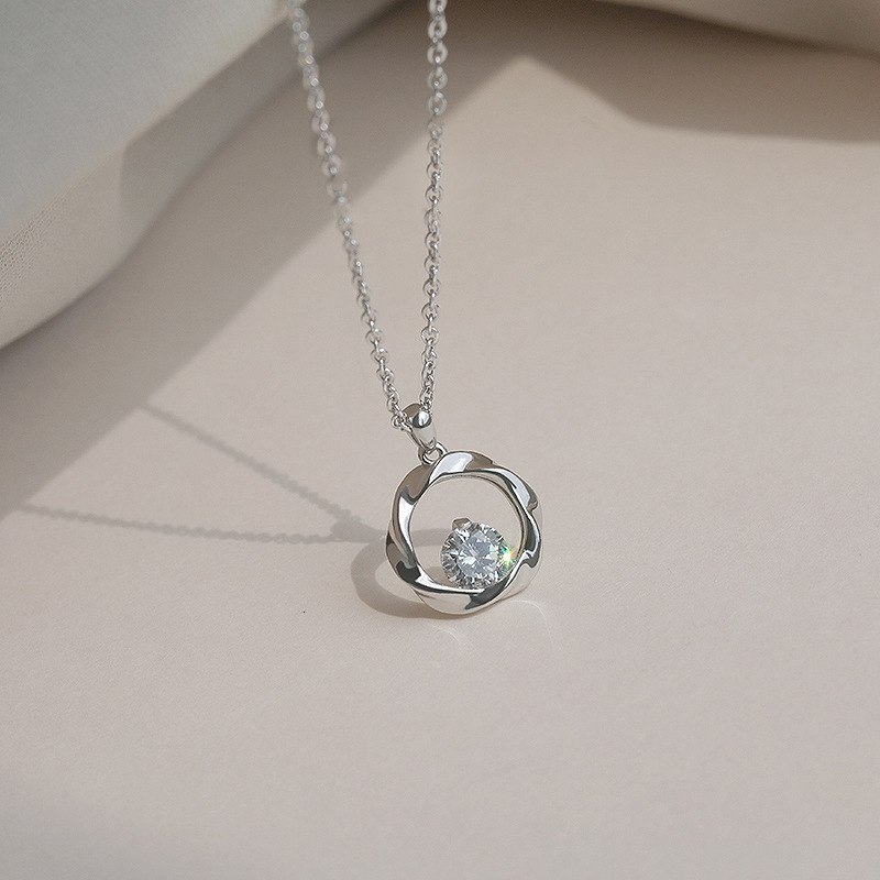 New Style Round Zircon Necklace for Women Stainless Steel Fashion Light Niche Design Simple Exquisite Clavicle Chain Jewelry for Women